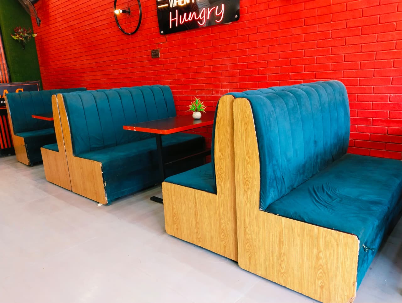 PizzaG Seating